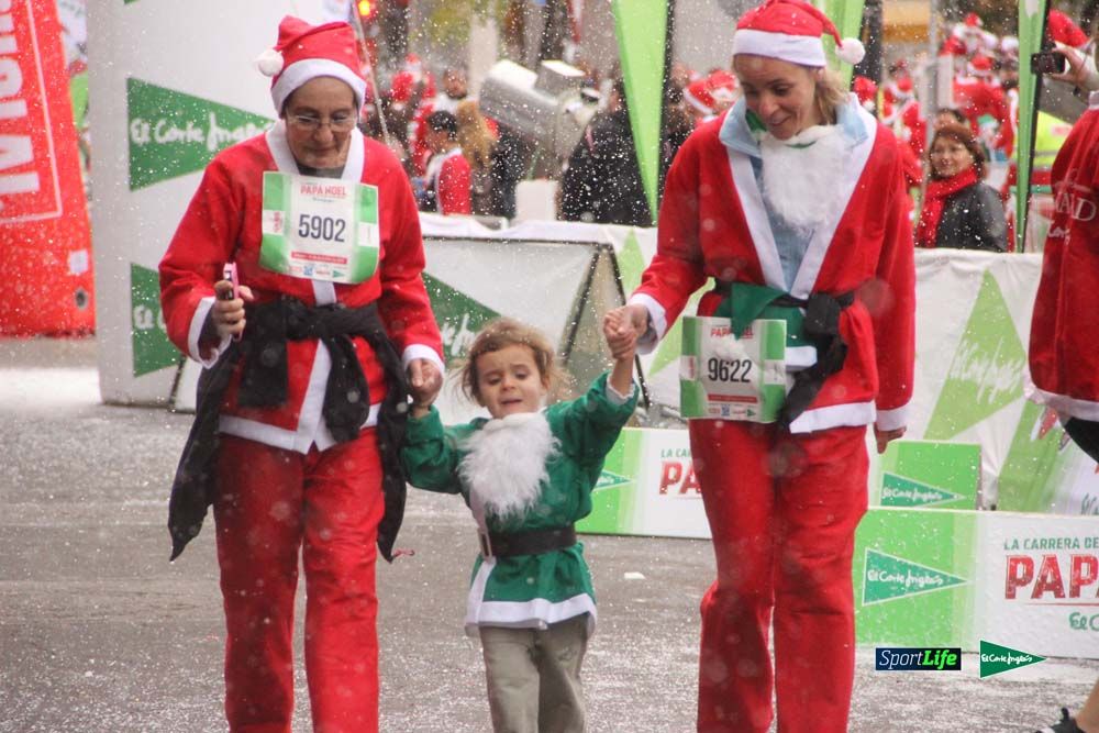 Galería de la Carrera de Papá Noel, entrada en meta a partir minuto 56