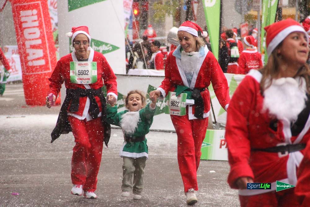 Galería de la Carrera de Papá Noel, entrada en meta a partir minuto 56