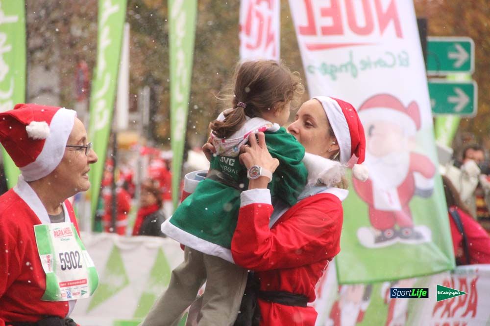 Galería de la Carrera de Papá Noel, entrada en meta a partir minuto 56