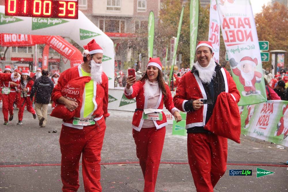 Galería de la Carrera de Papá Noel, entrada en meta a partir minuto 56
