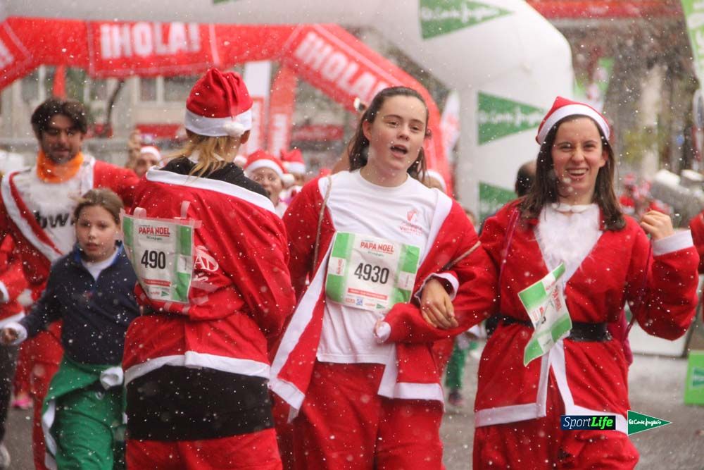 Galería de la Carrera de Papá Noel, entrada en meta a partir minuto 56