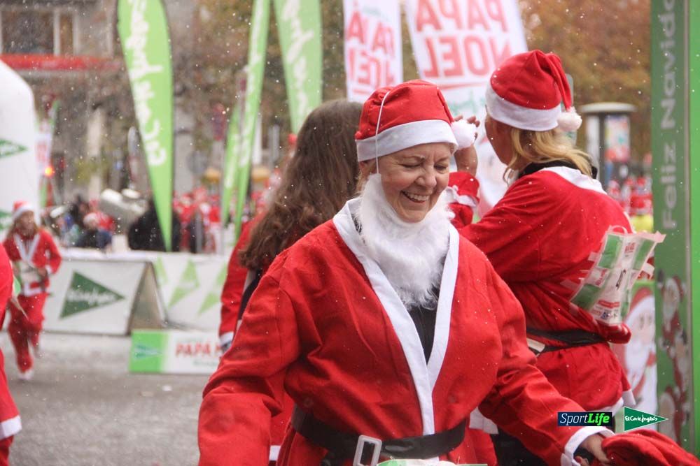 Galería de la Carrera de Papá Noel, entrada en meta a partir minuto 56
