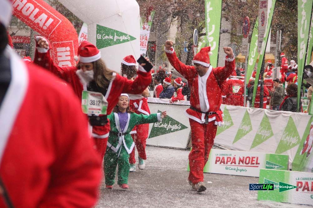 Galería de la Carrera de Papá Noel, entrada en meta a partir minuto 56