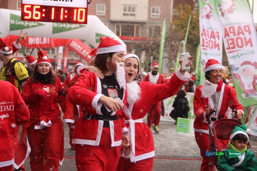 Galería de la Carrera de Papá Noel, entrada en meta a partir minuto 56
