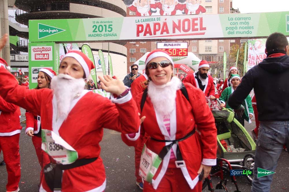 Galería de la Carrera de Papá Noel, entrada en meta a partir minuto 56
