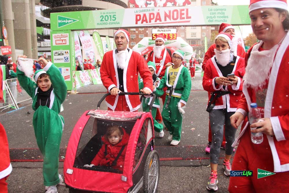 Galería de la Carrera de Papá Noel, entrada en meta a partir minuto 56
