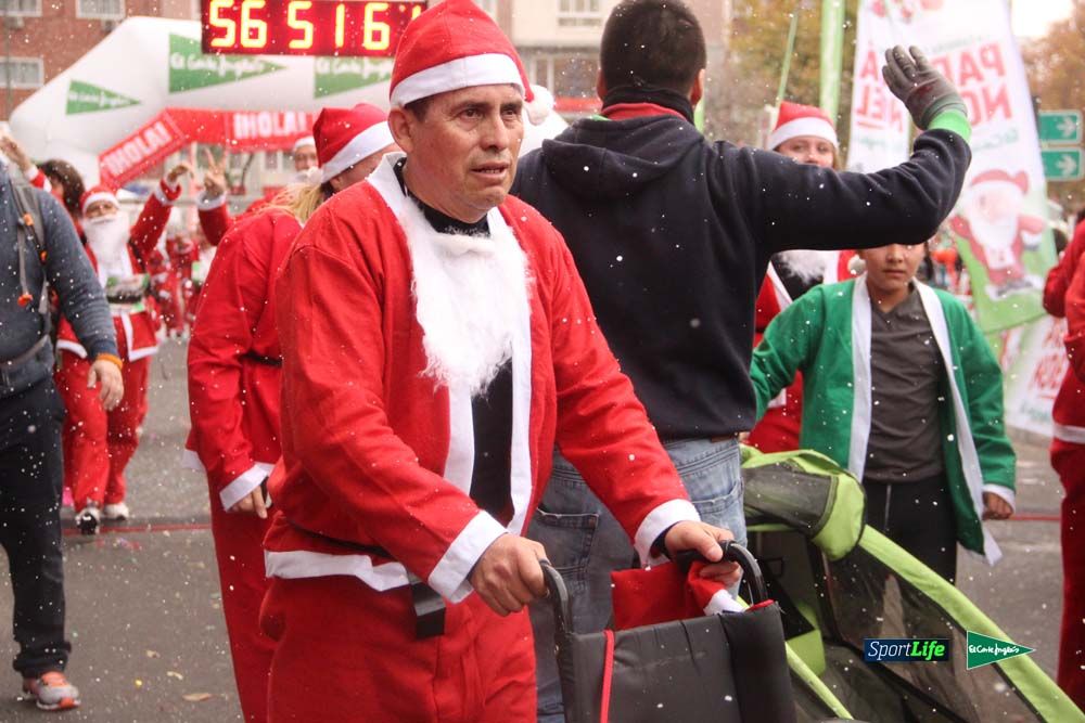 Galería de la Carrera de Papá Noel, entrada en meta a partir minuto 56