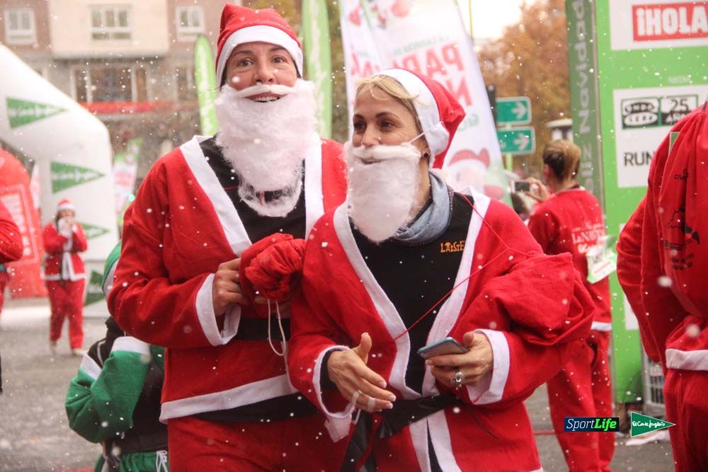Galería de la Carrera de Papá Noel, entrada en meta a partir minuto 56