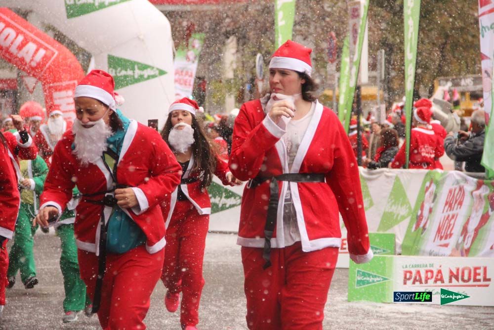 Galería de la Carrera de Papá Noel, entrada en meta a partir minuto 56