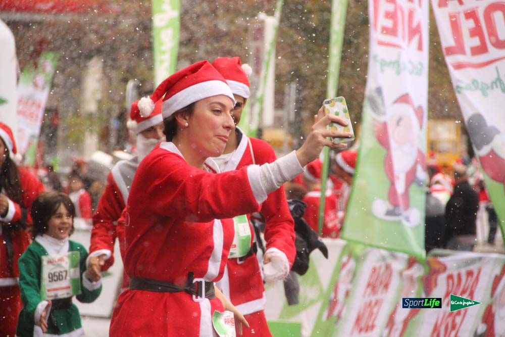 Galería de la Carrera de Papá Noel, entrada en meta a partir minuto 56