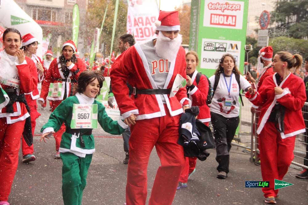 Galería de la Carrera de Papá Noel, entrada en meta a partir minuto 56