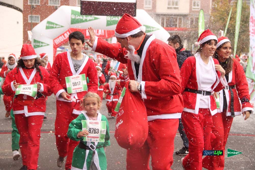 Galería de la Carrera de Papá Noel, entrada en meta a partir minuto 56