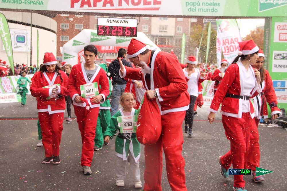 Galería de la Carrera de Papá Noel, entrada en meta a partir minuto 56