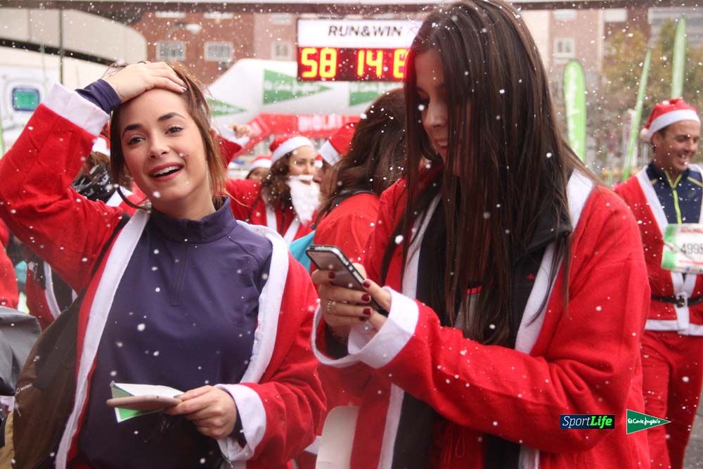 Galería de la Carrera de Papá Noel, entrada en meta a partir minuto 56