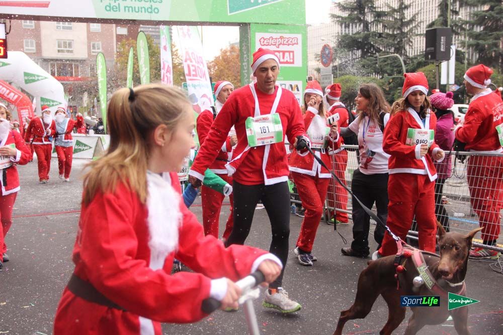 Galería de la Carrera de Papá Noel, entrada en meta a partir minuto 56