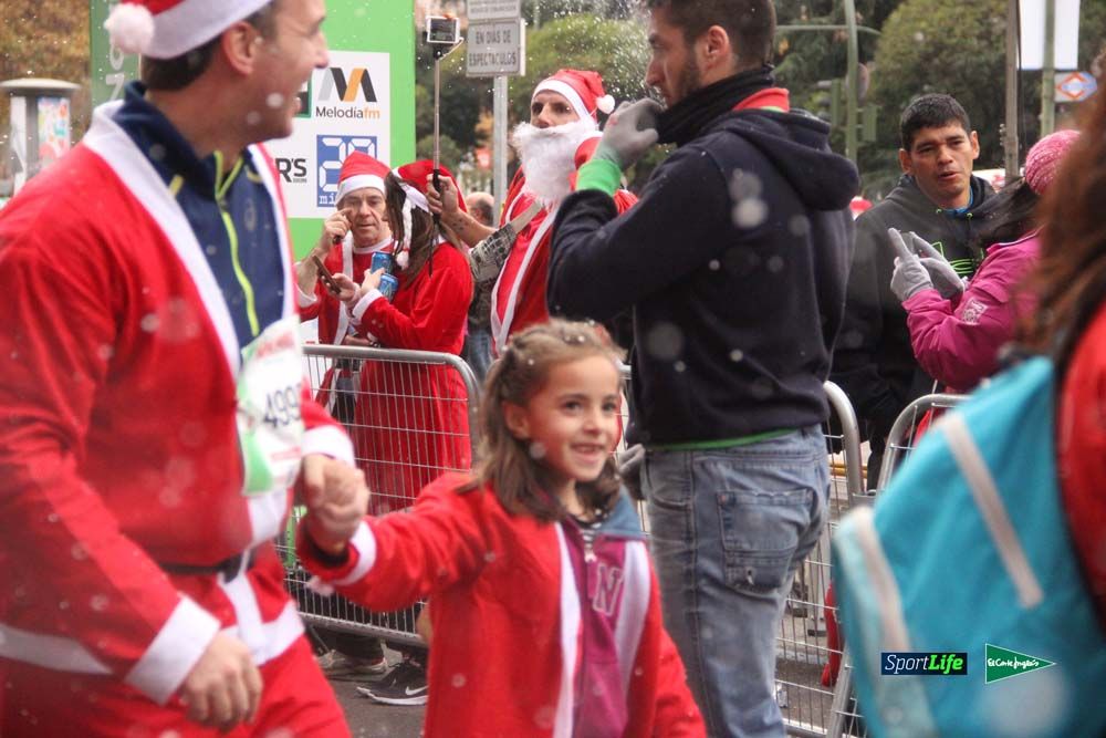 Galería de la Carrera de Papá Noel, entrada en meta a partir minuto 56
