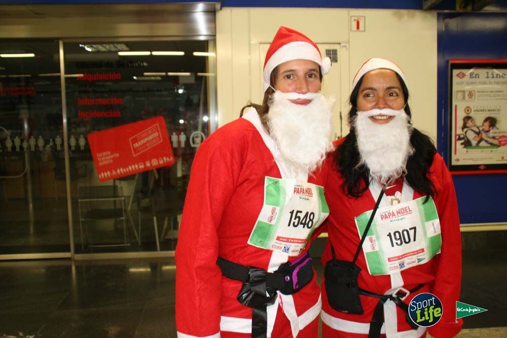 Carrera de Papá Noel, ambiente en el metro