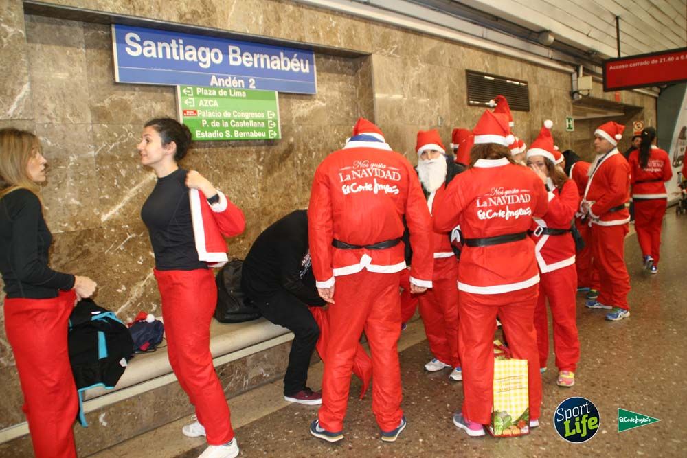 Carrera de Papá Noel, ambiente en el metro