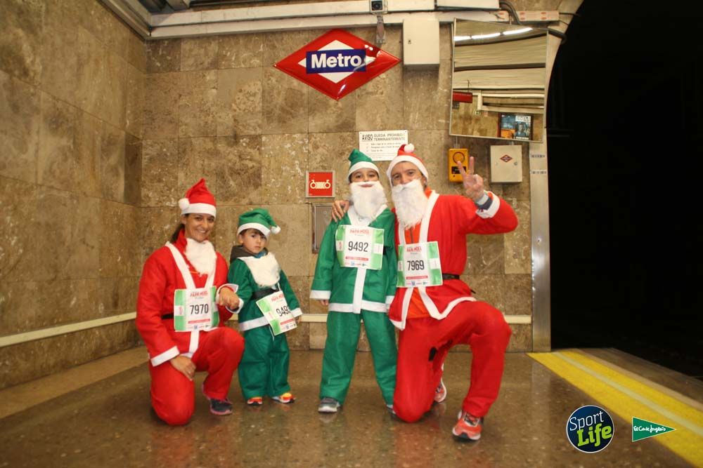 Carrera de Papá Noel, ambiente en el metro