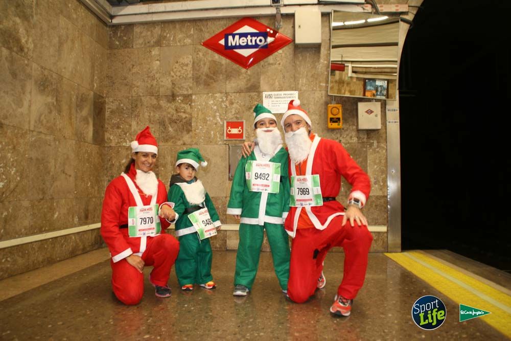 Carrera de Papá Noel, ambiente en el metro