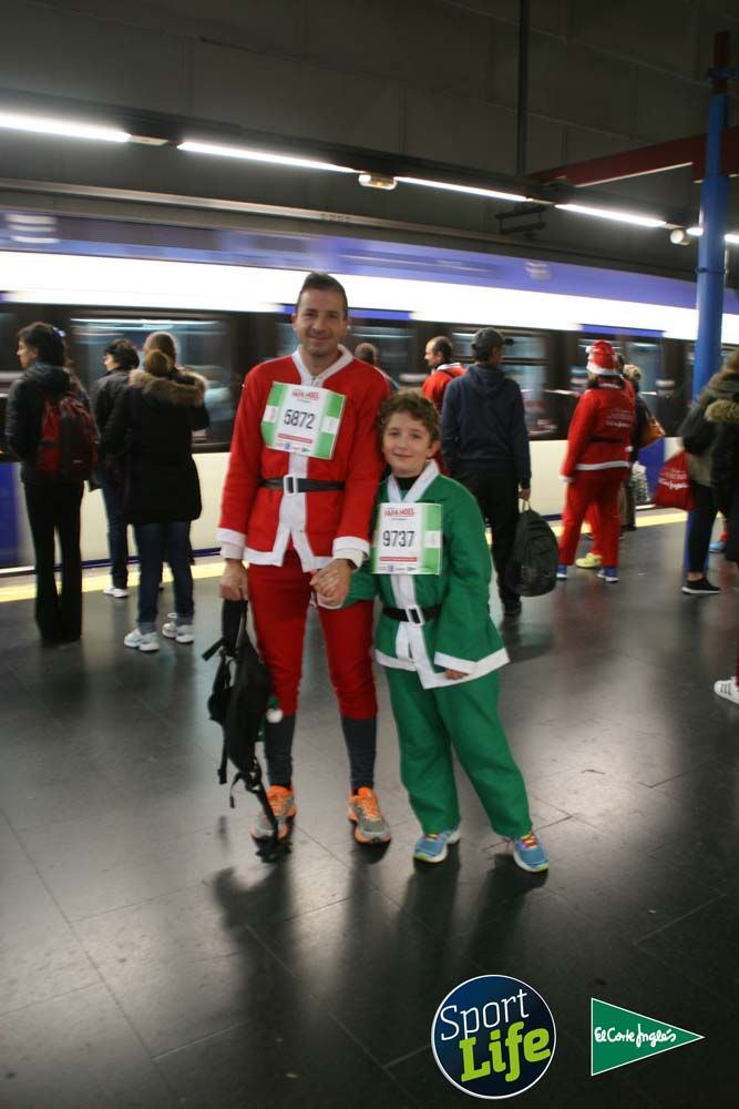 Carrera de Papá Noel, ambiente en el metro