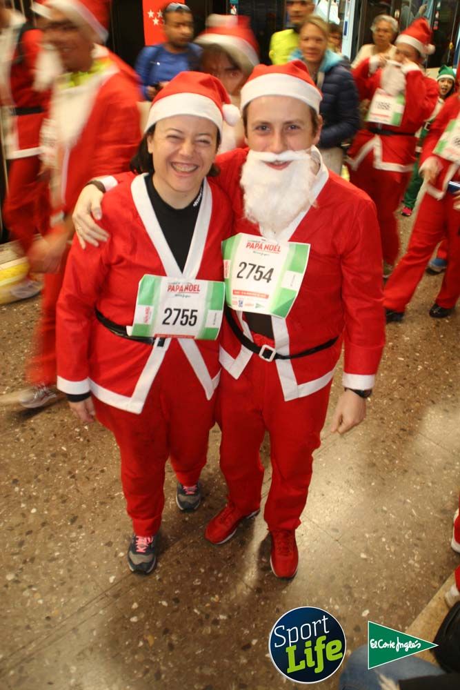 Carrera de Papá Noel, ambiente en el metro