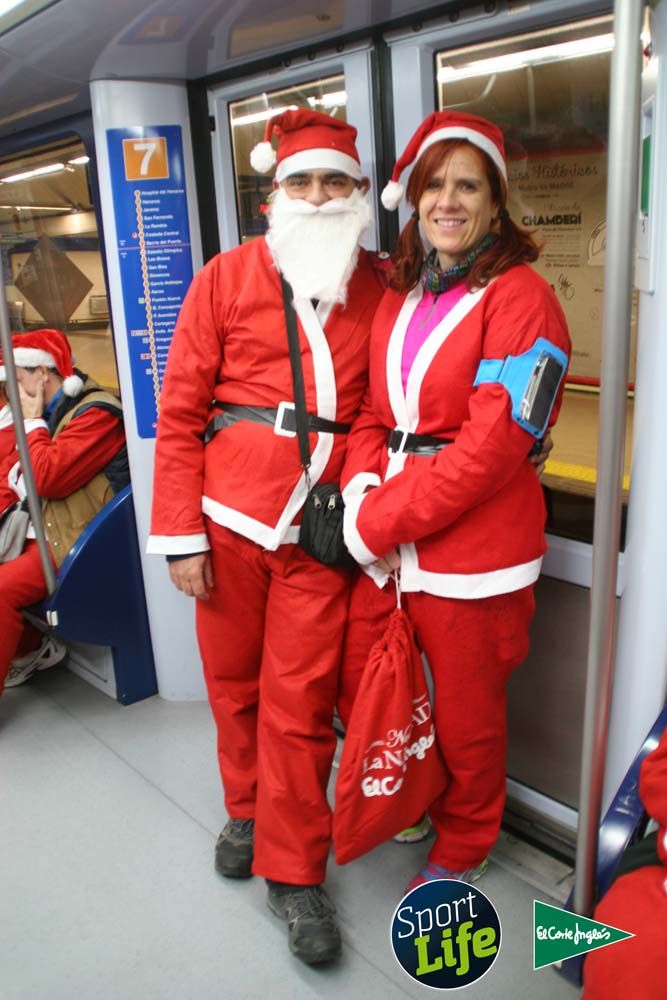Carrera de Papá Noel, ambiente en el metro