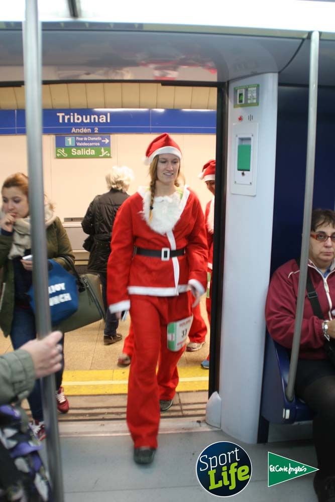 Carrera de Papá Noel, ambiente en el metro