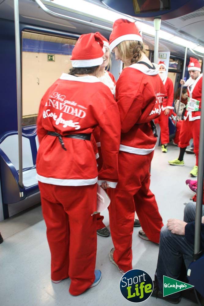 Carrera de Papá Noel, ambiente en el metro