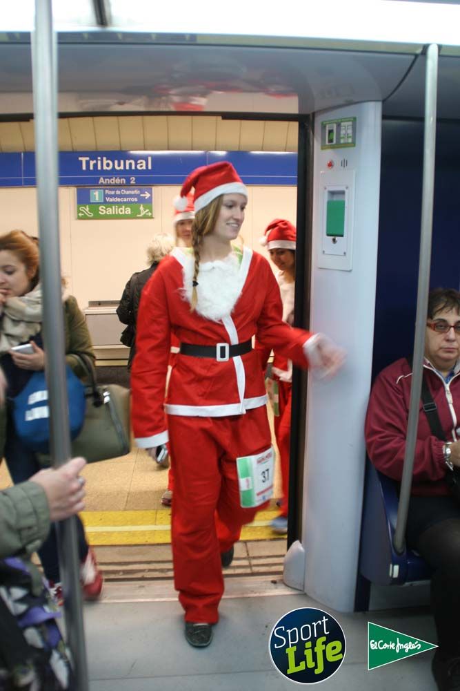 Carrera de Papá Noel, ambiente en el metro