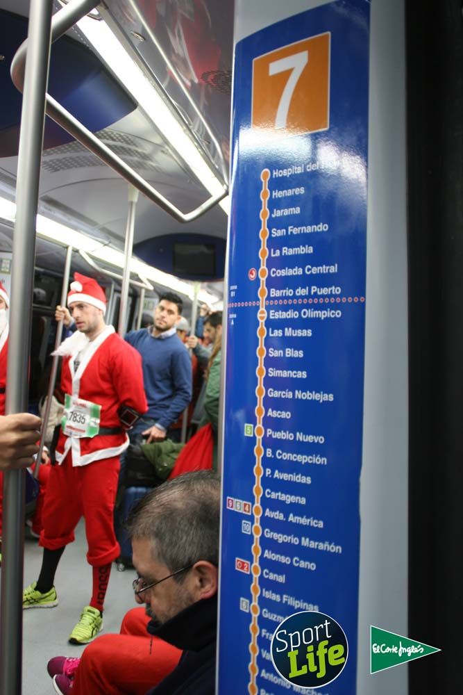 Carrera de Papá Noel, ambiente en el metro