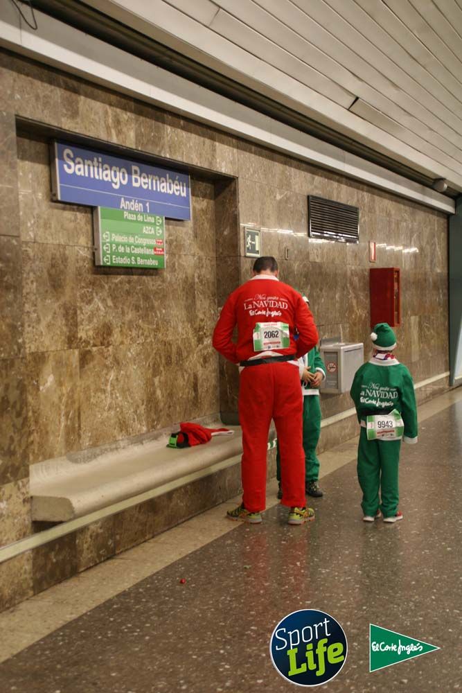 Carrera de Papá Noel, ambiente en el metro