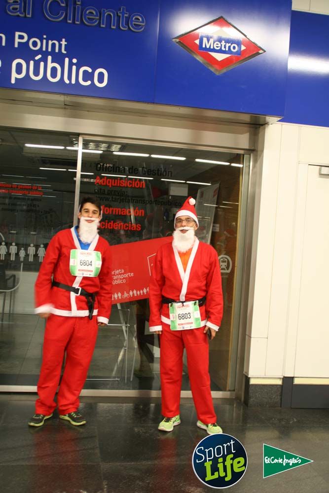 Carrera de Papá Noel, ambiente en el metro