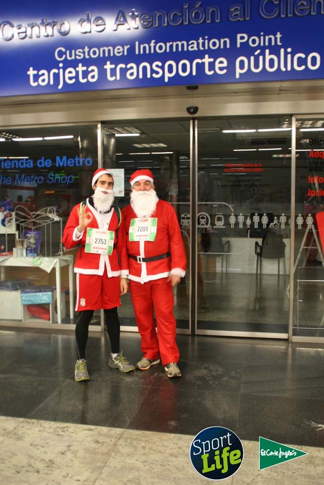 Carrera de Papá Noel, ambiente en el metro