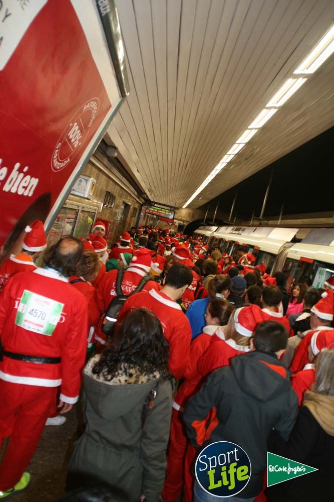 Carrera de Papá Noel, ambiente en el metro