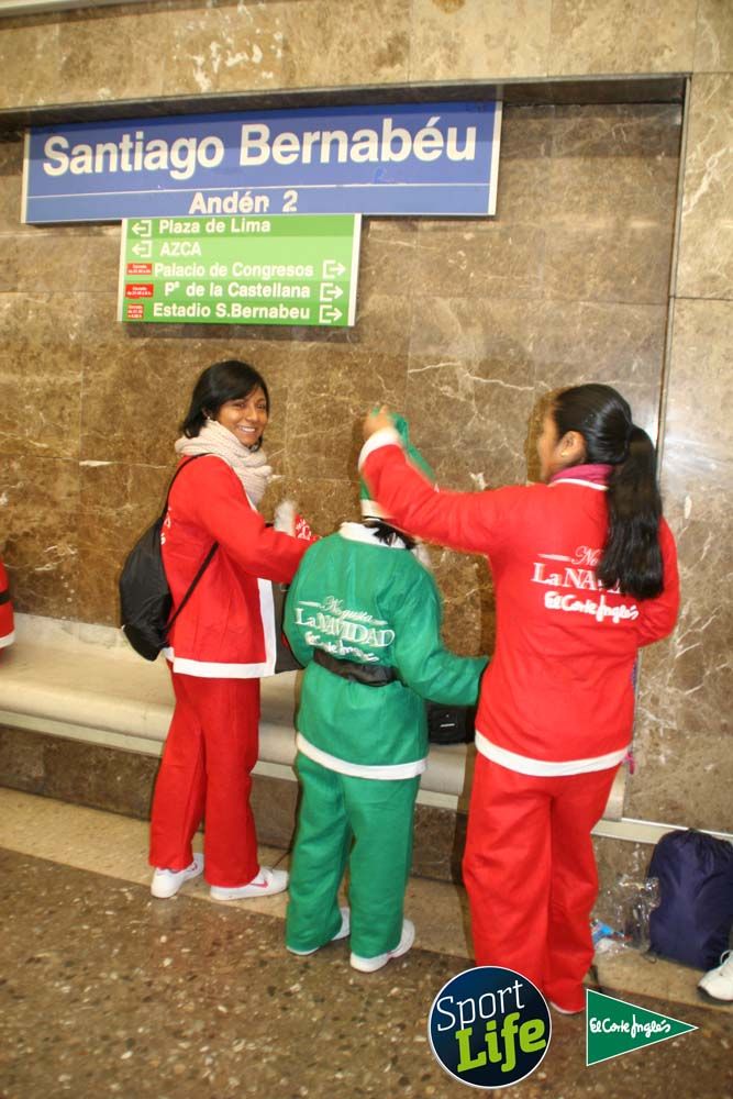 Carrera de Papá Noel, ambiente en el metro