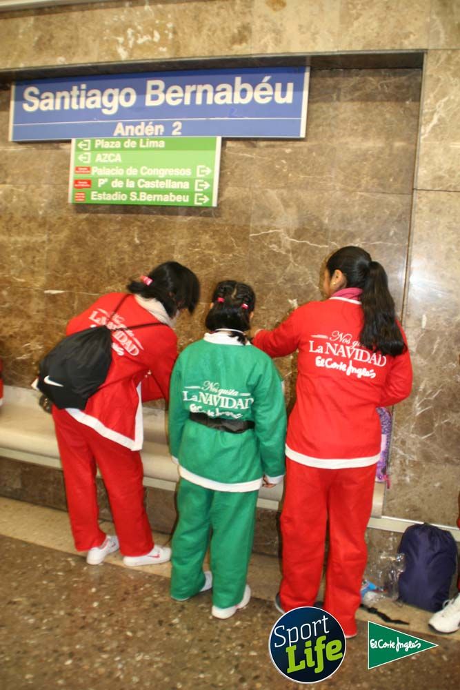 Carrera de Papá Noel, ambiente en el metro