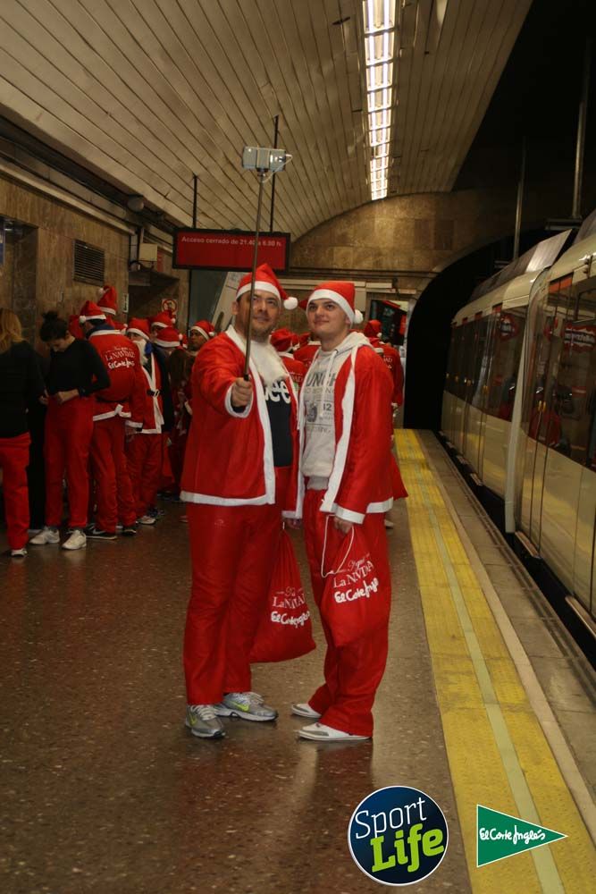 Carrera de Papá Noel, ambiente en el metro