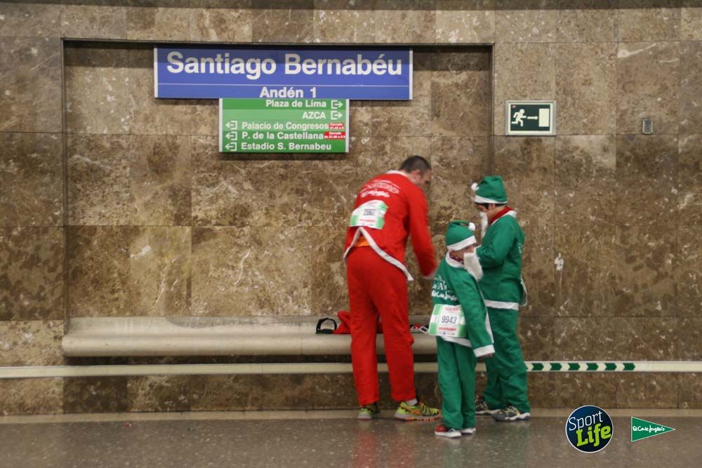 Carrera de Papá Noel, ambiente en el metro