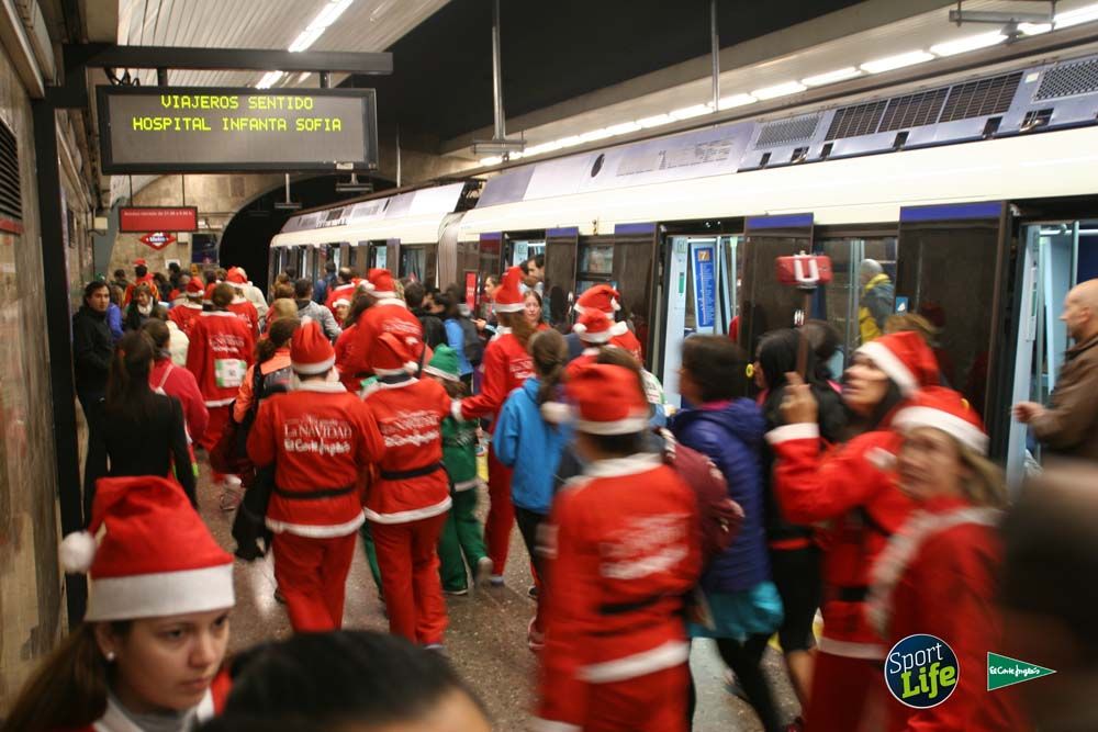 Carrera de Papá Noel, ambiente en el metro