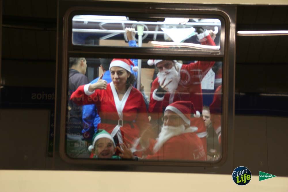 Carrera de Papá Noel, ambiente en el metro