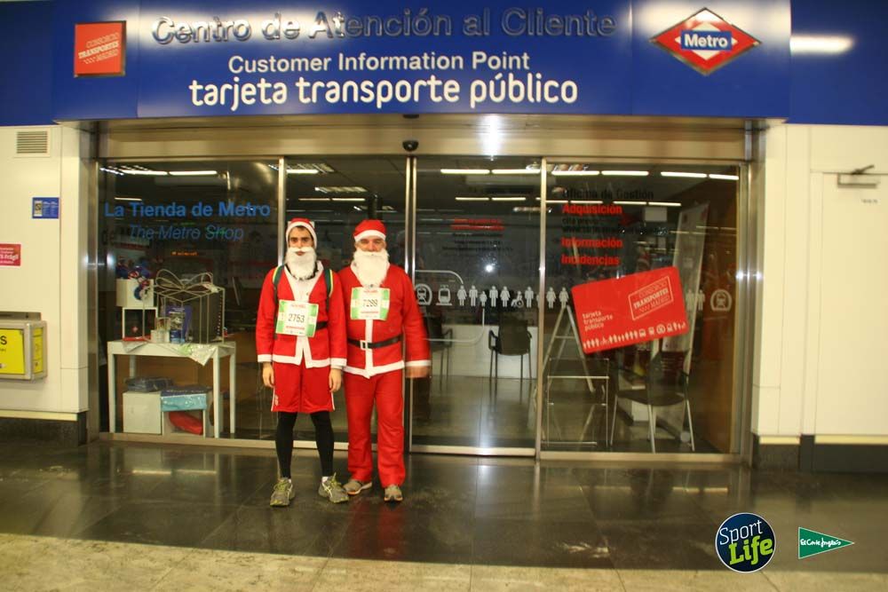 Carrera de Papá Noel, ambiente en el metro