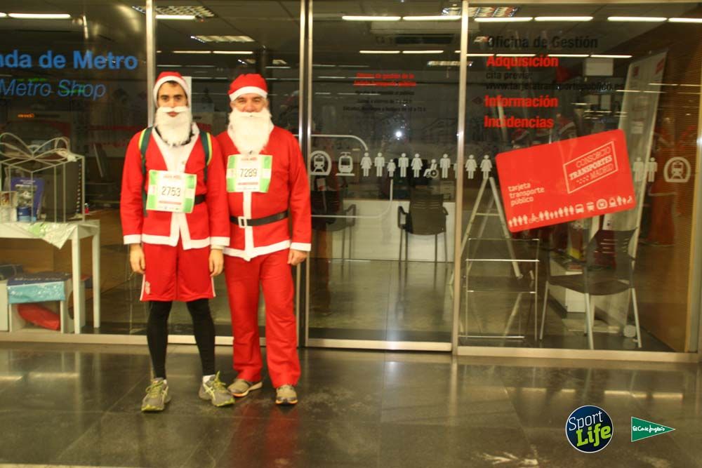 Carrera de Papá Noel, ambiente en el metro