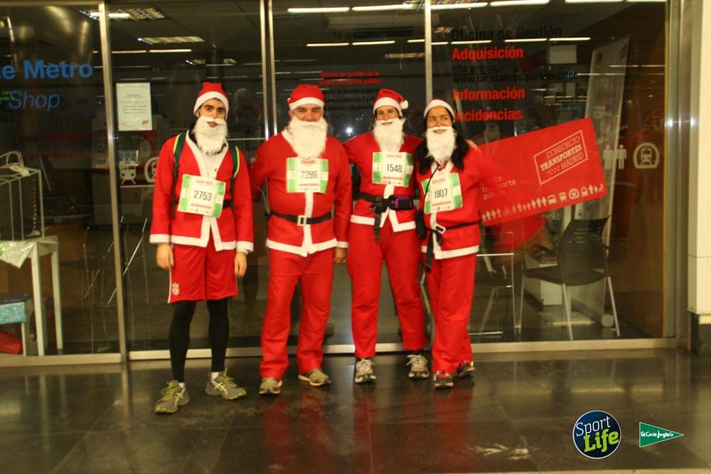 Carrera de Papá Noel, ambiente en el metro