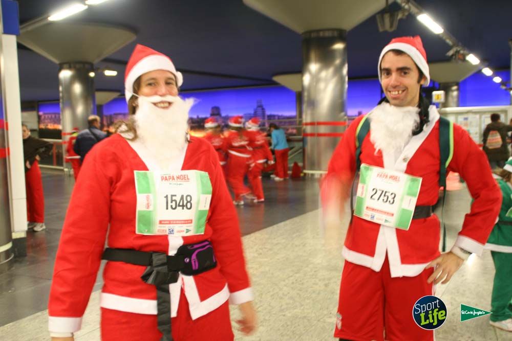 Carrera de Papá Noel, ambiente en el metro