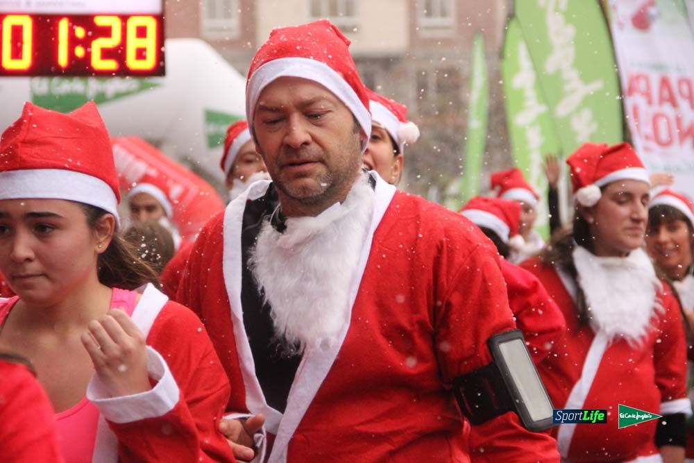 Carrera de Papá Noel, entrada en meta minuto 50 al 56