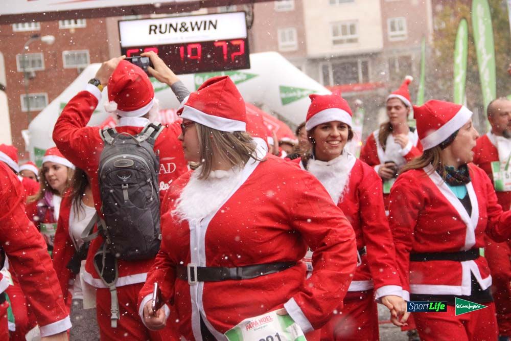 Carrera de Papá Noel, entrada en meta minuto 50 al 56