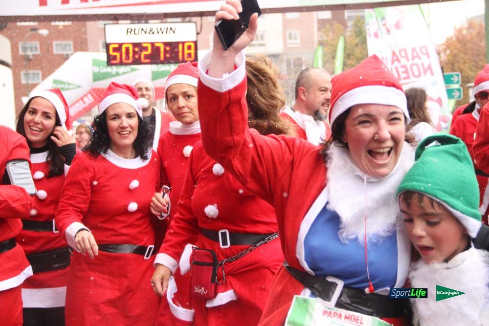 Carrera de Papá Noel, entrada en meta minuto 50 al 56