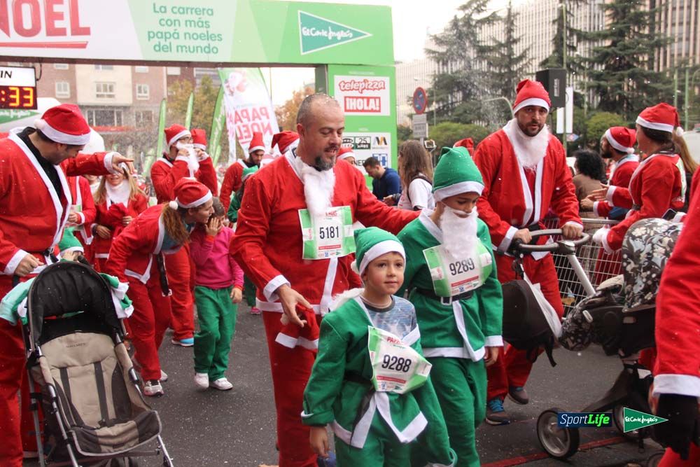 Carrera de Papá Noel, entrada en meta minuto 50 al 56