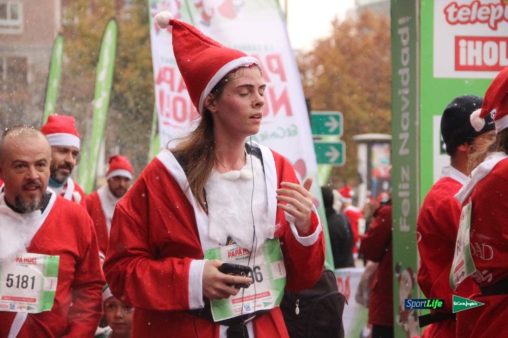 Carrera de Papá Noel, entrada en meta minuto 50 al 56